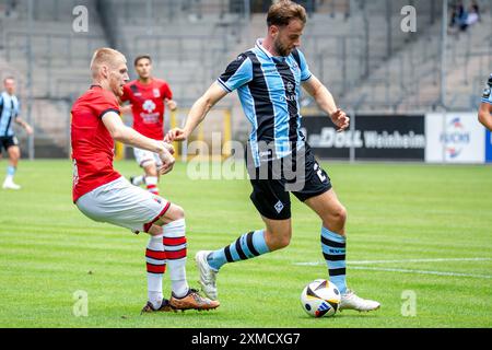 Fußball: Waldhof Mannheim gegen RWD Molenbeek (Belgien) in Mannheim (Vorbereitungsspiel für die Saison 2024/25). Bild: Lukas Klünter (24, Mannheim) Stockfoto