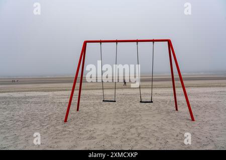 Nordseeinsel Langeoog, Frühsommer, kurz nach der ersten Lockdown in der Corona-Krise, nebeliges Wetter, immer noch recht wenige Touris Stockfoto