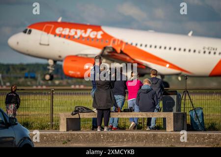 Amsterdam Shiphol Airport, Polderbaan, eine von 6 Start- und Landebahnen, Spoter Area, sehen Sie Flugzeuge aus nächster Nähe, easyjet, Schiphol Stockfoto