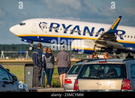 Amsterdam Shiphol Airport, Polderbaan, eine von 6 Start- und Landebahnen, Spoter Area, sehen Sie Flugzeuge aus nächster Nähe, Ryanair, Schiphol Stockfoto