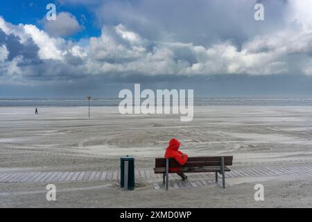 Nordsee, Insel Spiekeroog, Herbst, leerer Strand im Westen der Insel, Ostfriesische Inseln, Niedersachsen, Deutschland Stockfoto