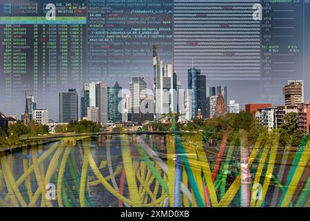 Symbolisches Bild der kritischen Infrastruktur, Skyline von Frankfurt am Main, Datenkabel, Hackercode Stockfoto