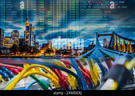 Symbolisches Bild der kritischen Infrastruktur, Skyline von Frankfurt am Main, Datenkabel, Hackercode Stockfoto