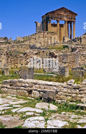 Tunesien, Dougga.  Römische Ruinen.  Das Capitol.  166 N. CHR. Stockfoto