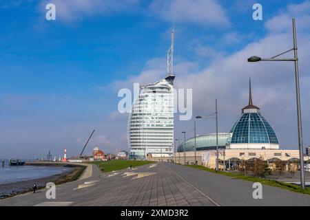 Skyline von Bremerhaven, Atlantic Sail City Hotel Wolkenkratzer, Klimahaus, Hafenwelten, Weserdeich, Bremen, Deutschland Stockfoto