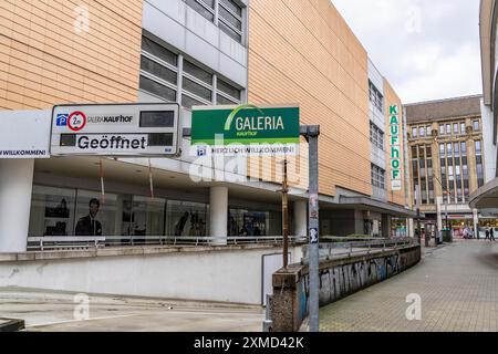 Die Kaufhäuser Galeria Kaufhof im Zentrum von Gelsenkirchen an der Bahnhofstraße sind von der Schließung der Kaufhausgruppe betroffen Stockfoto