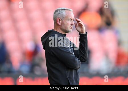 Neil Critchley Manager von Blackpool während des Vorbereitungsspiels Blackpool gegen Sunderland in Bloomfield Road, Blackpool, Großbritannien, 27. Juli 2024 (Foto: Craig Thomas/News Images) Stockfoto