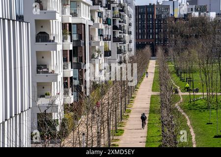 Modernes Wohnviertel entlang der Toulouser Allee, Hochhäuser mit Wohnungen und Büros, auf ehemaligen Bahnhöfen, Güterbahnhof Stockfoto