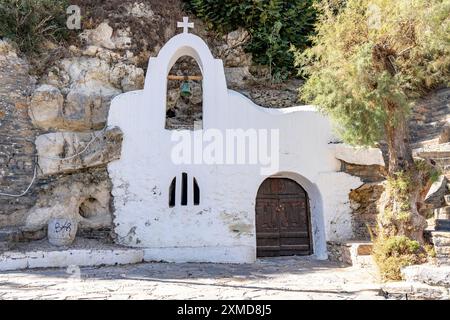 Kleine Kapelle im Dorf Agios Nikolaos, im östlichen Teil Kretas, am See Voulismeni, mit dem Meer verbunden, Altstadt, Griechenland Stockfoto