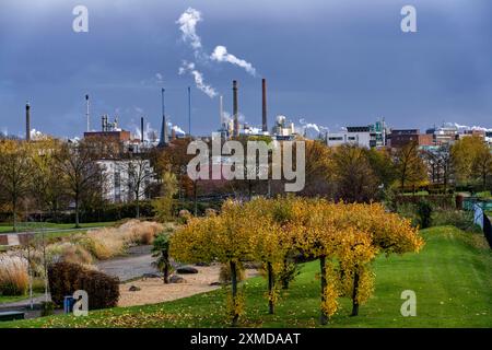 Hintergrund Chempark Leverkusen, Bayer Leverkusen, Chemiepark, Chemiewerk, Neulandpark, im Norden der Stadt, Leverkusen, Norden Stockfoto