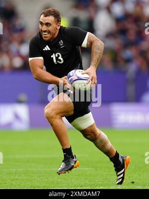 Der Neuseeländer Joe Webber während des Rugby-Sivens-Spiels gegen Irland im Stade de France am ersten Tag der Olympischen Spiele 2024 in Frankreich. Bilddatum: Samstag, 27. Juli 2024. Stockfoto