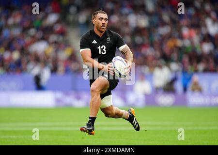 Der Neuseeländer Joe Webber während des Rugby-Sivens-Spiels gegen Irland im Stade de France am ersten Tag der Olympischen Spiele 2024 in Frankreich. Bilddatum: Samstag, 27. Juli 2024. Stockfoto