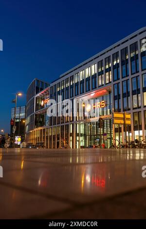 Firmenzentrale des Reiseveranstalters HRS, Köln Hauptbahnhof, Breslauer Platz, Kölner Dom, Köln, Nordrhein-Westfalen Stockfoto