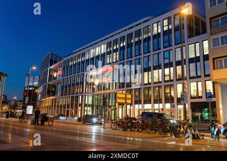 Firmenzentrale des Reiseveranstalters HRS, Köln Hauptbahnhof, Breslauer Platz, Kölner Dom, Köln, Nordrhein-Westfalen Stockfoto