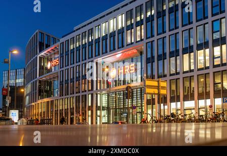 Firmenzentrale des Reiseveranstalters HRS, Köln Hauptbahnhof, Breslauer Platz, Kölner Dom, Köln, Nordrhein-Westfalen Stockfoto