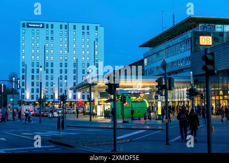 Essener Stadtzentrum, Hauptbahnhof, Hochhaus Hotel, Premier Inn Hotelkette, Nordrhein-Westfalen, Deutschland Stockfoto