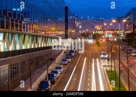 Essen, Stadtzentrum, Segerothstraße, Limbecker Platz, Funke Mediengruppe Verlag, links, Essen, Nordrhein-Westfalen Stockfoto