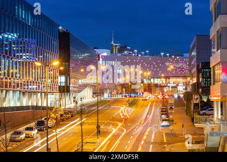 Essen, Stadtzentrum, Segerothstraße, Limbecker Platz, Funke Mediengruppe Verlag, links, Essen, Nordrhein-Westfalen Stockfoto