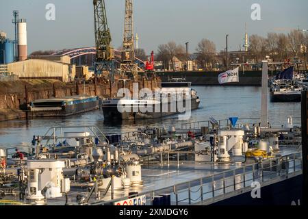 Niederländische Tankschiffe Endeavour, auf dem Weg zum Hafen von Rotterdam, Tankschiffe, Tankschiffe für Flüssigkeiten, Chemikalien, Rohölprodukte, liegt im Hafen Stockfoto