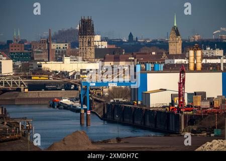 Duisburger Haefen, Rheinkai Nord, Außenhafen, hinter dem Stadtzentrum mit Innenhafen, Rathausturm, am Rhein, Duisburg, Nord Stockfoto