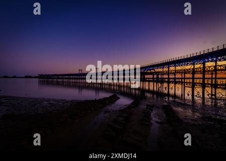 Atardecer en el Muelle de Rio Tinto de Huelva Stockfoto