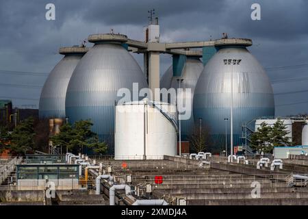 Faulwerke und Belüftungsbecken, Klärwerk Emschergenossenschaft in der Weilheimer Mark in Bottrop, Nordrhein-Westfalen Stockfoto