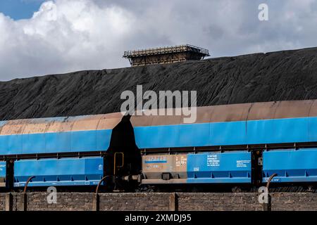 Kohlelager, Güterzug, der Kokerei Prosper, betrieben vom Stahlkonzern ArcelorMittal, 146 Koksöfen mit einer Tagesleistung von 5500 Tonnen Stockfoto