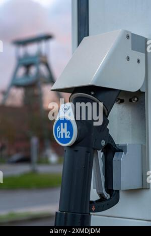 Wasserstofftankstelle, im Wasserstoff-Kompetenzzentrum Hertern, h2Herten, auf dem Gelände des stillgelegten Bergwerks Ewald in Herten, Nord Stockfoto