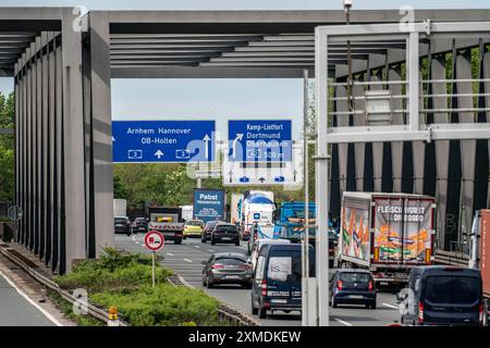 Autobahn A3, Autobahndreieck Oberhausen-West, Zubringerstraße A42, Oberhausen, Nordrhein-Westfalen, Deutschland Stockfoto