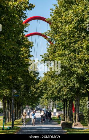 Nordsternpark, ehemaliger Standort der Zeche Nordstern, Doppelbogenbrücke am Rhein-Herne-Kanal in Gelsenkirchen Baumallee, Nordrhein-Westfalen Stockfoto