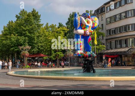 Königsstraße, Einkaufsstraße, Brunnenmeile Duisburg, Fußgängerzone, Rettungsbrunnen, von Niki de Saint Phalle/Jean Tinguely, Norden Stockfoto