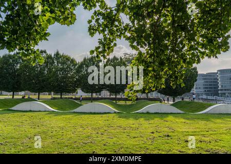 Der Garten der Erinnerung, auch Altstadtpark genannt, ist ein Stadtpark, der 1999 nach Plänen von Dani Karavan im Inneren angelegt wurde Stockfoto