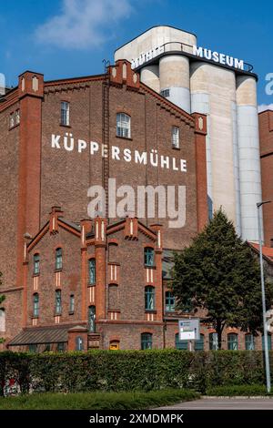 Der Innenhafen in Duisburg, Kueppersmuehle Gebäude, MKM Museum Kueppersmuehle für Moderne Kunst, Nordrhein-Westfalen, Deutschland Stockfoto