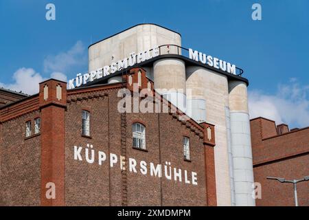 Der Innenhafen in Duisburg, Kueppersmuehle Gebäude, MKM Museum Kueppersmuehle für Moderne Kunst, Nordrhein-Westfalen, Deutschland Stockfoto