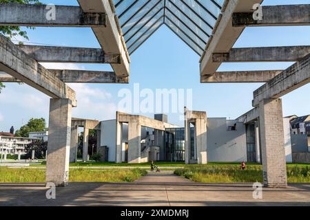 Der Garten der Erinnerung, auch Altstadtpark genannt, ist ein Stadtpark, der 1999 nach Plänen von Dani Karavan im Inneren angelegt wurde Stockfoto