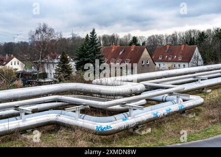 Fernwärmeleitungen, Hertener Stadtwerke, Übergabestelle an der ehemaligen Zeche Schlaegel & Eisen, von den Kraftwerksleitungen zur Stockfoto