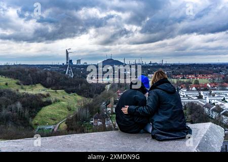 Blick von der Schlaufe Rungenberg über den Buer Stadtteil Junges Paar, ehemaliges Bergarbeiterwohngut Schuengelberg Siedlung wurde im Rahmen der Renovierung renoviert Stockfoto