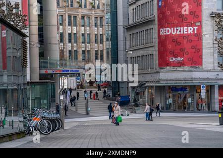 Bochumer Innenstadt, im Januar 2022, Massenbergstraße, leere Einkaufsstraßen, Verkauf, Sonderangebote, Bochum, Nordrhein-Westfalen, Deutschland Stockfoto