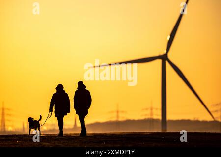 Schurenbach Spoil tip, in Essen, Emschergenossenschaft Windkraftanlage, Blick nach Westen, Essen, Nordrhein-Westfalen, Deutschland Stockfoto