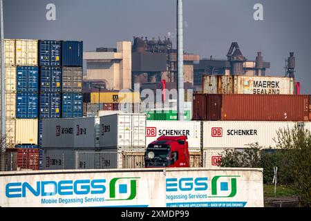 Hafen Duisburg Ruhrort, DeCeTe, Duisburger Container-Terminal, Containerbeladung, Be- und Entladung, Duisport, Duisburger Hafen AG, Duisburg Stockfoto