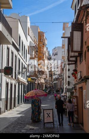 Icod de los Vinos, Spanien 6. September 2023, Einkaufsstraße in Icod de los Vinos Stockfoto