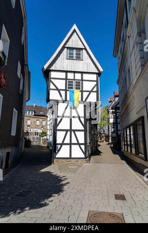 Die Altstadt von Hattingen, das Eisenhaus, die Haldenstraße, Fachwerkhäuser, Nordrhein-Westfalen, Deutschland Stockfoto