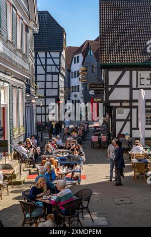 Die Altstadt von Hattingen, Fachwerkhäuser, Gastronomie in der Straße Kirchplatz, Nordrhein-Westfalen, Deutschland Stockfoto