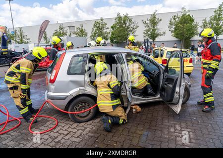 Patientenorientierte Rettung von Gefangenen im Fahrzeug, Werkstatt, Interschutz 2022 in Hannover, der weltweit größten Brandmesse Stockfoto