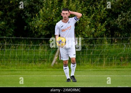 Swansea, Wales. 27. Juli 2024. Josh Pescatore aus Swansea City während des U18-Freundschaftsspiels zwischen Swansea City und Leyton Orient am 27. Juli 2024 auf dem Fairwood Training Ground in Swansea, Wales, Großbritannien. Quelle: Duncan Thomas/Majestic Media/Alamy Live News. Stockfoto