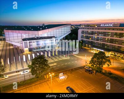 Die Grugahalle links und das Atlantic Congress Hotel Essen Nordrhein-Westfalen Stockfoto