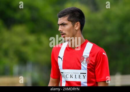 Swansea, Wales. 27. Juli 2024. Reece Jhuti von Leyton Orient während des U18-Freundschaftsspiels zwischen Swansea City und Leyton Orient auf dem Fairwood Training Ground in Swansea, Wales, Großbritannien am 27. Juli 2024. Quelle: Duncan Thomas/Majestic Media/Alamy Live News. Stockfoto