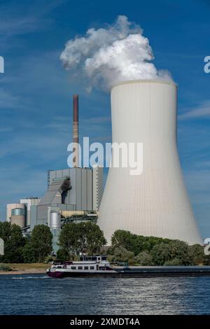 Kühlturm des Kohlekraftwerks Duisburg-Walsum, betrieben von STEAG und EVN AG, 181 Meter hoch, Kraftwerksblock 10, Wasserdampfwolke Stockfoto