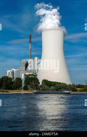 Kühlturm des Kohlekraftwerks Duisburg-Walsum, betrieben von STEAG und EVN AG, 181 Meter hoch, Kraftwerksblock 10, Wasserdampfwolke Stockfoto