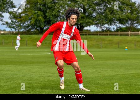 Swansea, Wales. 27. Juli 2024. Zachary Hambury aus Leyton Orient während des U18-Freundschaftsspiels zwischen Swansea City und Leyton Orient auf dem Fairwood Training Ground in Swansea, Wales, Großbritannien am 27. Juli 2024. Quelle: Duncan Thomas/Majestic Media/Alamy Live News. Stockfoto